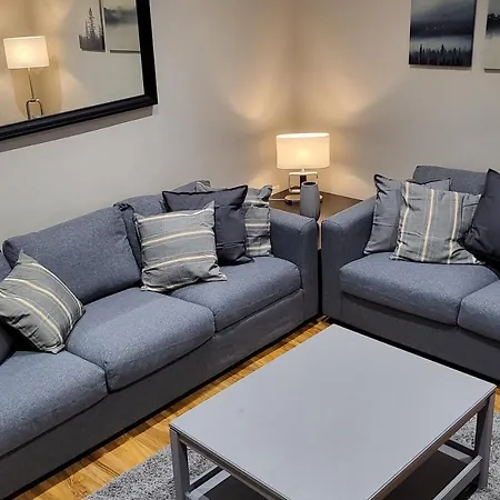 Kepler Modern 4 Bedroom 1 Mile From Leeds Centre *