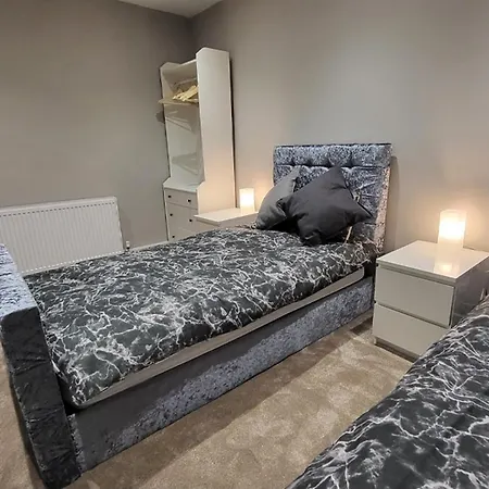 Kepler Modern 4 Bedroom 1 Mile From Leeds Centre